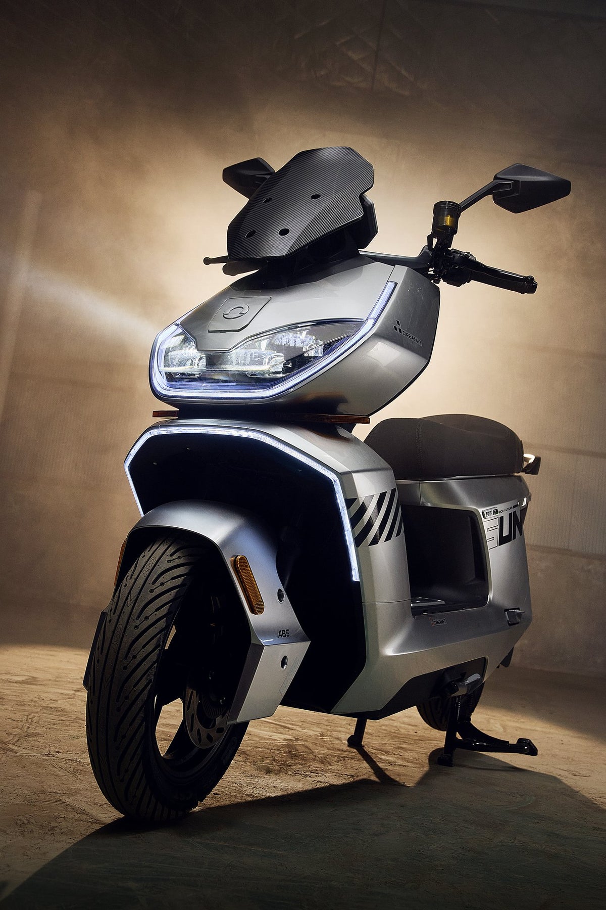 Sunra Dream 7 6000W 72V 72Ah 110 km/h