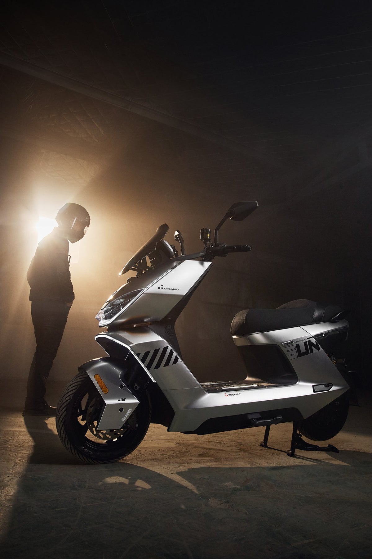 Sunra Dream 7 6000W 72V 72Ah 110 km/h