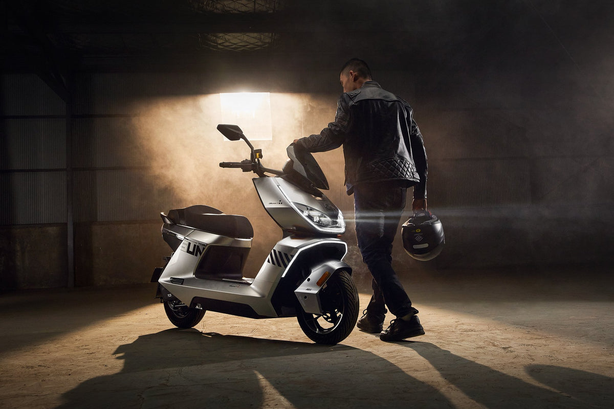 Sunra Dream 7 6000W 72V 72Ah 110 km/h