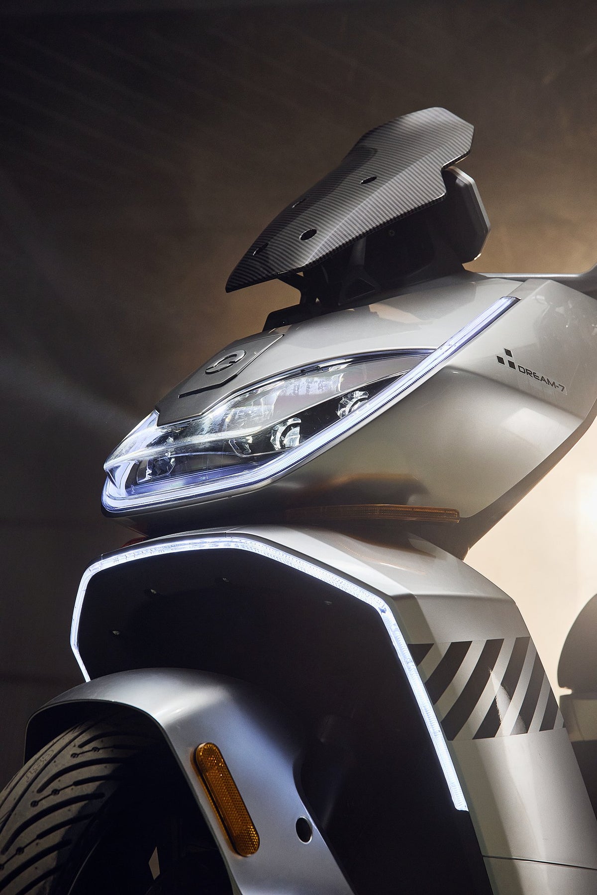Sunra Dream 7 6000W 72V 72Ah 110 km/h