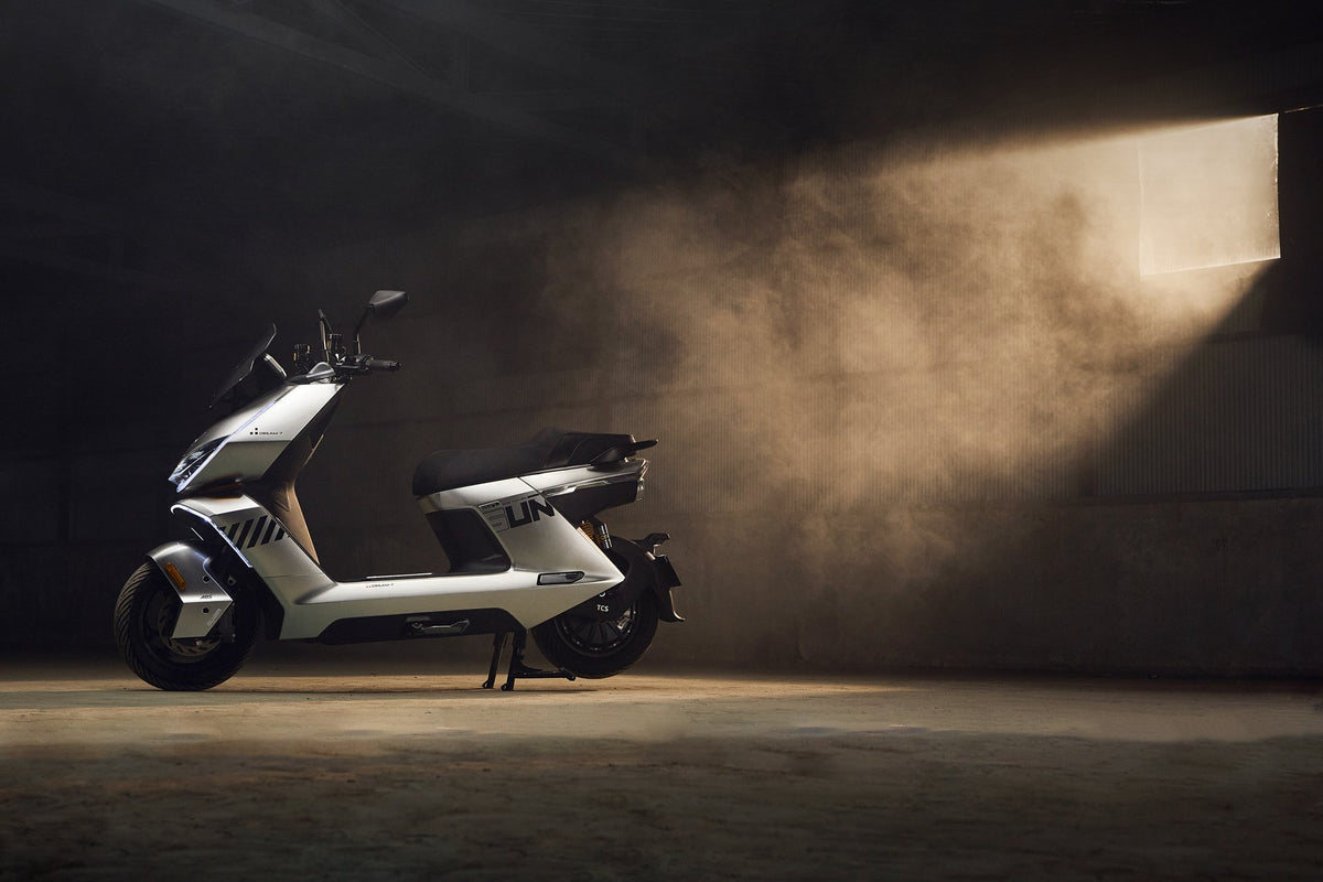 Sunra Dream 7 6000W 72V 72Ah 110 km/h